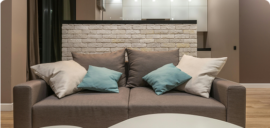 Canapé confortable dans un salon